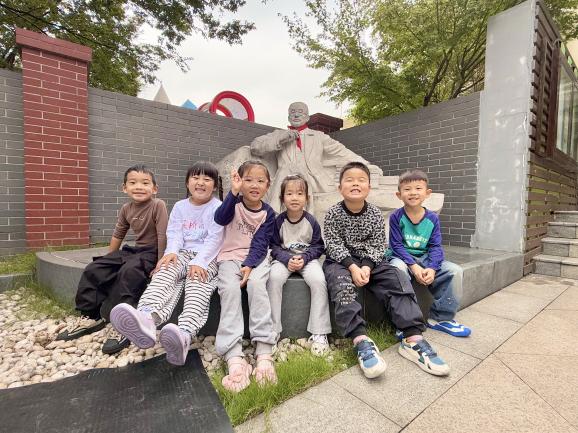 20251018【生活燕幼】“诞辰纪念行知先生 ，陶娃传承教育之光”——纪念陶行知诞辰134周年活动新闻稿_html_m780e5f63.jpg