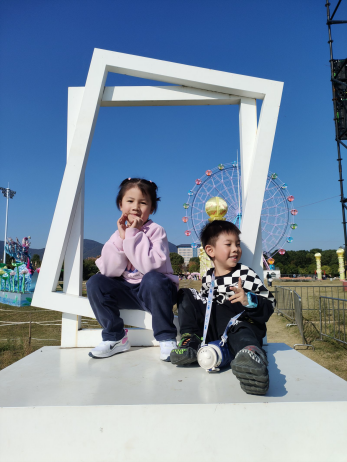 20241030 【生活燕幼·园区动态】燕鸣苑分园：“邂逅秋色，一起‘趣’秋游”——亲子秋游活动_html_11d725a3.png