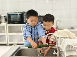 20241029  【生活燕幼&middot;园区动态】燕鸣苑分园：“萌娃庆生，欢乐时光”——十月“小桃子”集体生日会_html_1dfd00fb.png