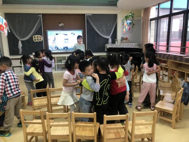 语言教研组开课和区域新闻_html_m12d43e14.jpg