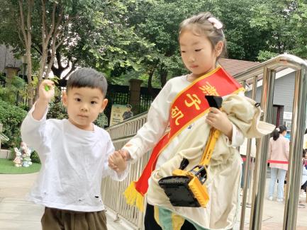 【生活燕幼·年级组动态】下庙分园：“大带小，乐成长”——小班幼儿成长纪实_html_44607eae.jpg