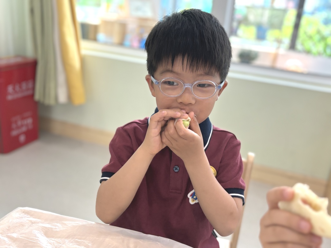 20240520 【生活燕幼·园区动态】“夏意芬芳，幸福满满”——舌尖上的节气之小满_html_m1aba8d9.jpg