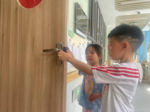 20240620  【生活燕幼·园区动态】安全问题我来查——小桃子巡园活动_html_458079a9.jpg