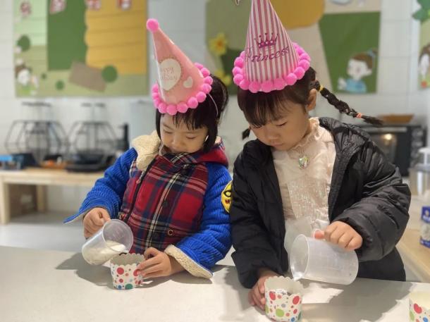 20230303【生活燕幼·园区动态】燕鸣苑分园：烂漫春日 邂逅成长——记三月“小桃子”集体生日会_html_398ae671.jpg