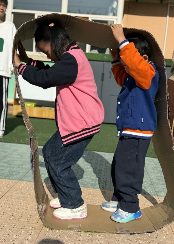 【生活燕幼·园区动态】下庙分园：“大手拉小手，运动迎园庆”——大带小运动会_html_518864b7.jpg