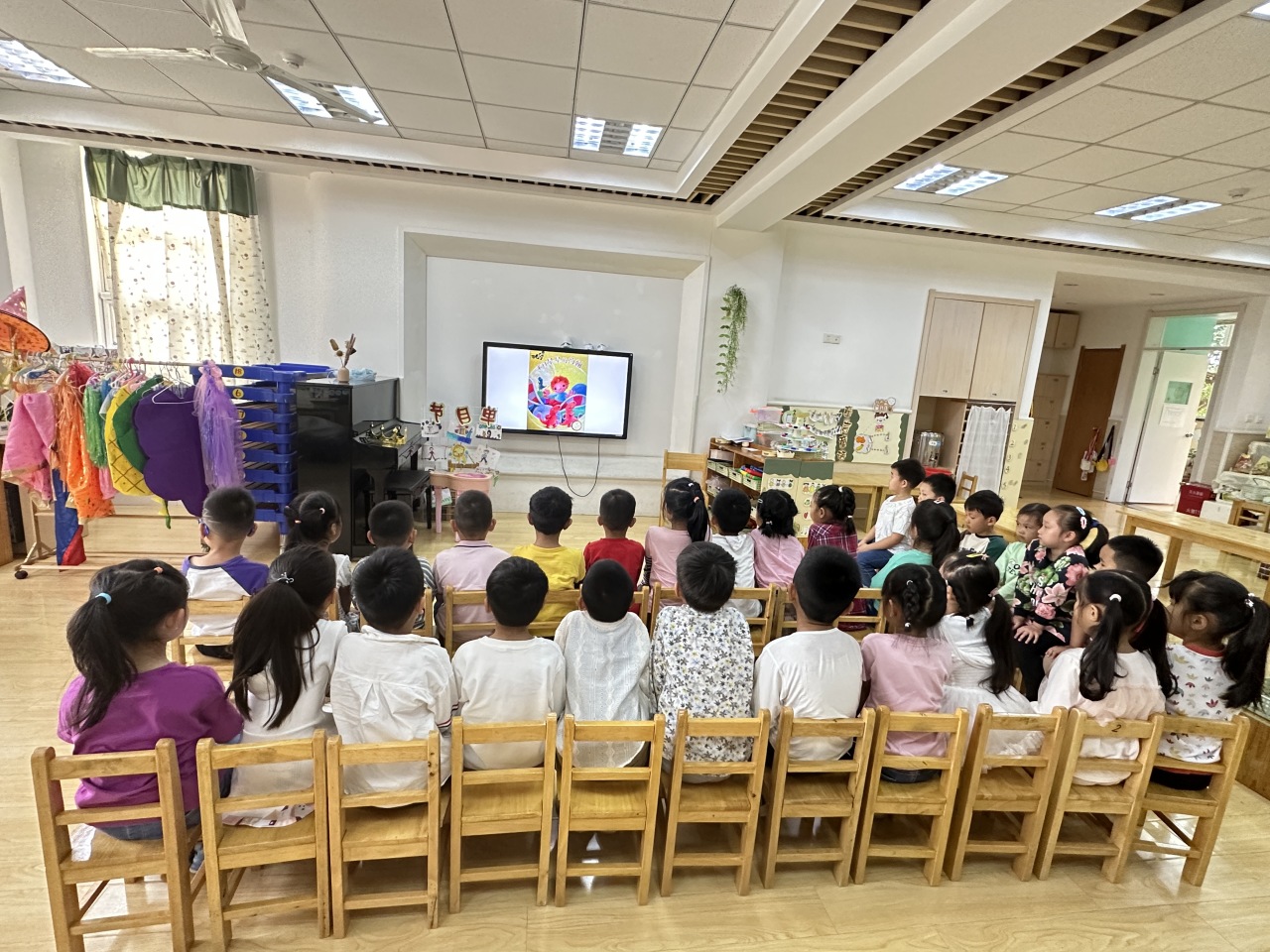 【生活燕幼&middot;教研组动态】下庙分园：“因爱相遇  与爱童行”——融合绘本故事分享活动_html_m20f0fb10.jpg