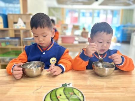 20231108  【生活燕幼·园区动态】“秋韵正浓时，悄然迎立冬”——舌尖上的节气之立冬_html_121eae0b.jpg