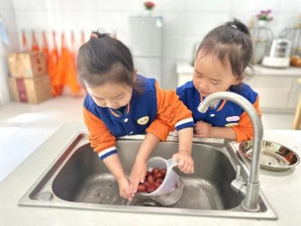 20231108  【生活燕幼·园区动态】“秋韵正浓时，悄然迎立冬”——舌尖上的节气之立冬_html_m3324ba30.jpg