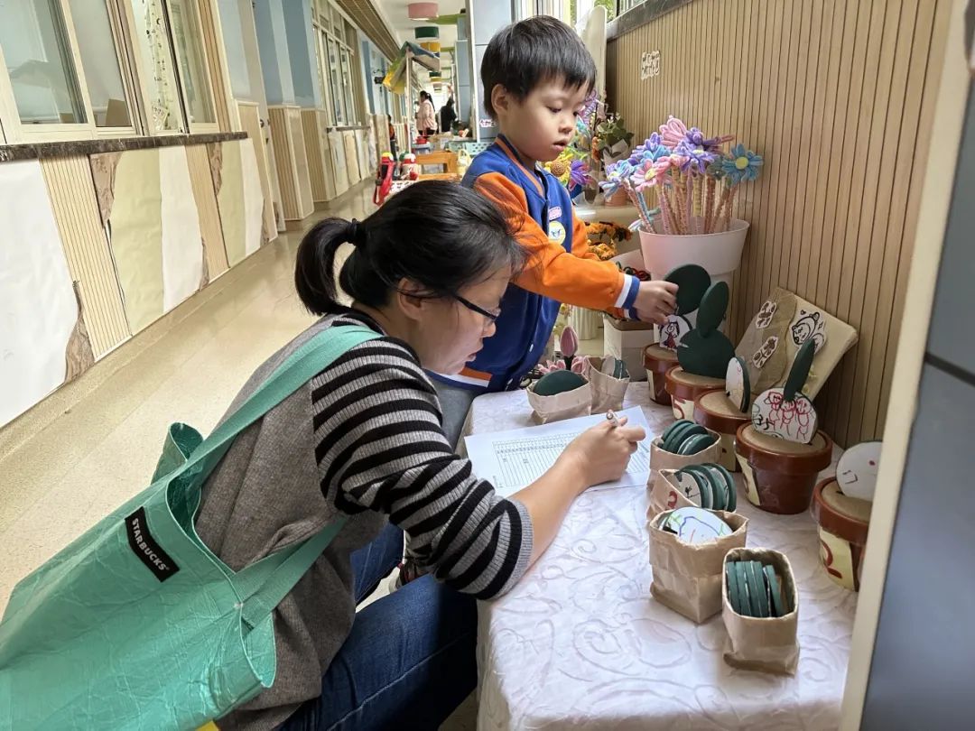 【生活燕幼·年级组动态】下庙分园：“大手牵小手，一起来运动”——中班半日开放暨亲子运动会活动_html_324972d0.jpg