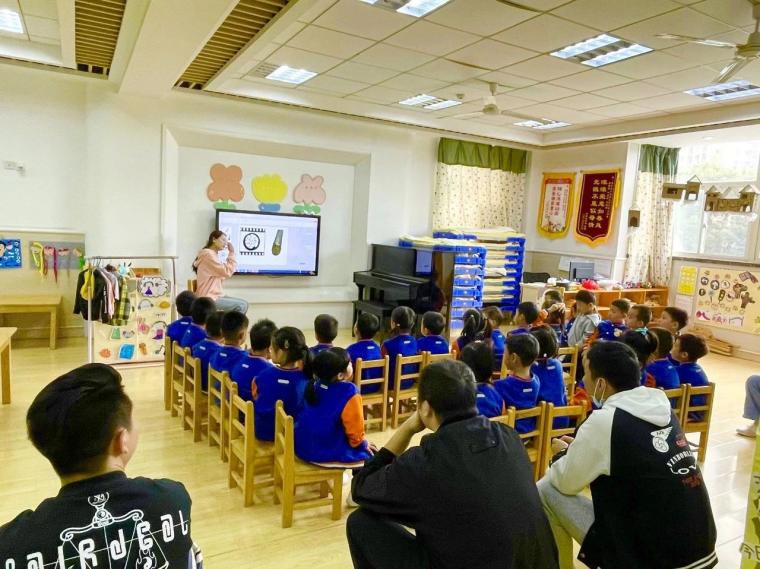 【生活燕幼·年级组动态】下庙分园：“大手牵小手，一起来运动”——中班半日开放暨亲子运动会活动_html_m28142606.jpg