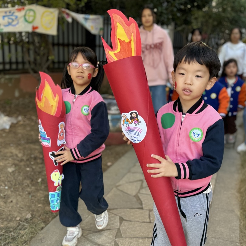 【生活燕幼·园区动态】下庙分园：“大手拉小手，运动迎园庆”——大带小运动会_html_6a77cac4.jpg
