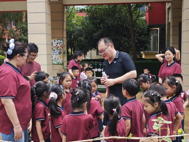 20250611【生活燕幼·园区动态】新城分园：燕子矶幼儿园科学副园长送教_html_386ab017.jpg