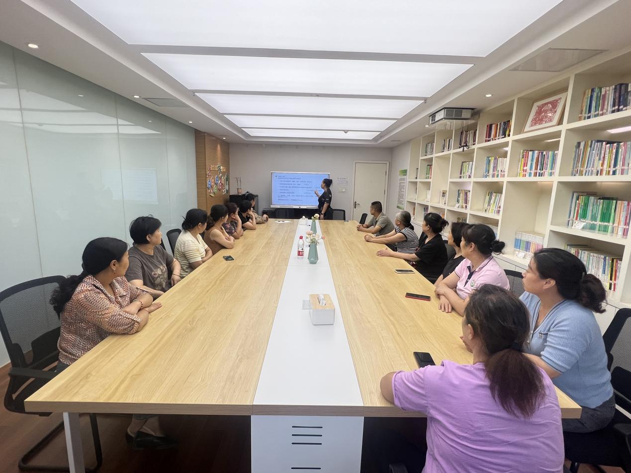 20240902新城开学第一天_html_27657ed1.jpg
