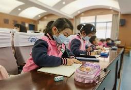 【生活燕幼·年级组动态】燕幼中心园“小学初体验，衔接零距离”——大班社区活动参观小学_html_54f6a995.jpg