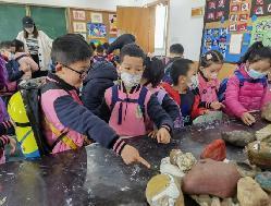 【生活燕幼·年级组动态】燕幼中心园“小学初体验，衔接零距离”——大班社区活动参观小学_html_m59fdbff2.jpg