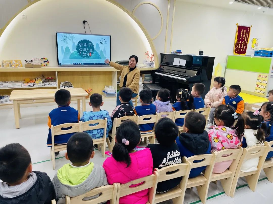 20230404【生活燕幼·安全第一】燕鸣苑分园：安全检查 ，防患未然——幼儿园清明节前安全检查_html_29e8d325.jpg