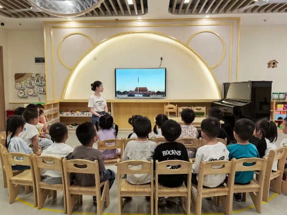 20241002  【生活燕幼&middot;园区动态】“稚趣迎国庆，童心向祖国”——国庆节系列活动_html_m1d057ef9.jpg