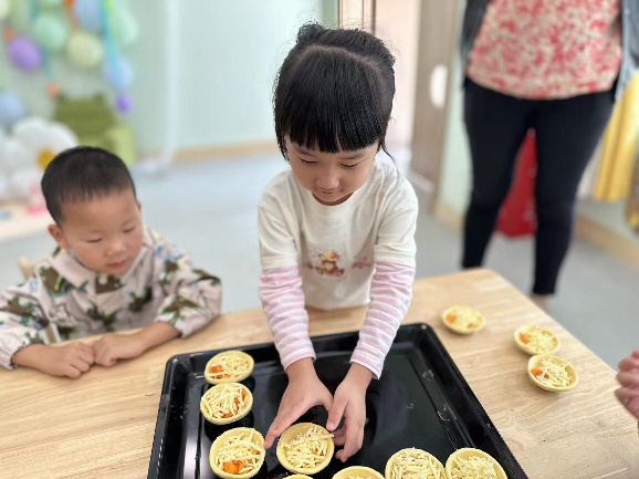 20241023  【生活燕幼&middot;园区动态】“霜降至，柿子红”——舌尖上的节气之霜降_html_353cb1d4.jpg
