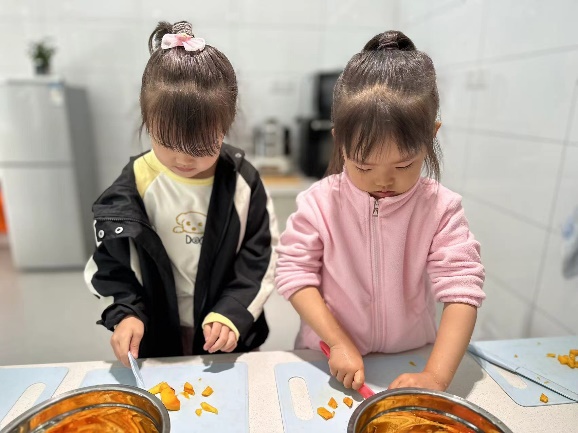20241023  【生活燕幼&middot;园区动态】“霜降至，柿子红”——舌尖上的节气之霜降_html_77c2b2d7.jpg