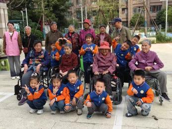 20241010【生活燕幼&middot;园区动态】“九九重阳 童心牵挂”——重阳节活动_html_6f7ab32a.jpg