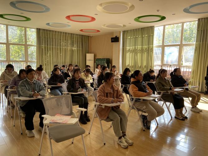 【生活燕幼·园区动态】下庙分园：“用心观察，解读童心”_html_2341c23c.jpg