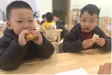 20231115【生活燕幼&middot;园区动态】小小时光，岁岁成长——十一月“小桃子”生日会_html_694c77f1.png