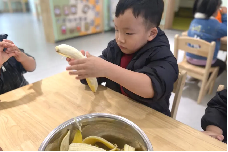 20231115【生活燕幼&middot;园区动态】小小时光，岁岁成长——十一月“小桃子”生日会_html_7098d02e.png