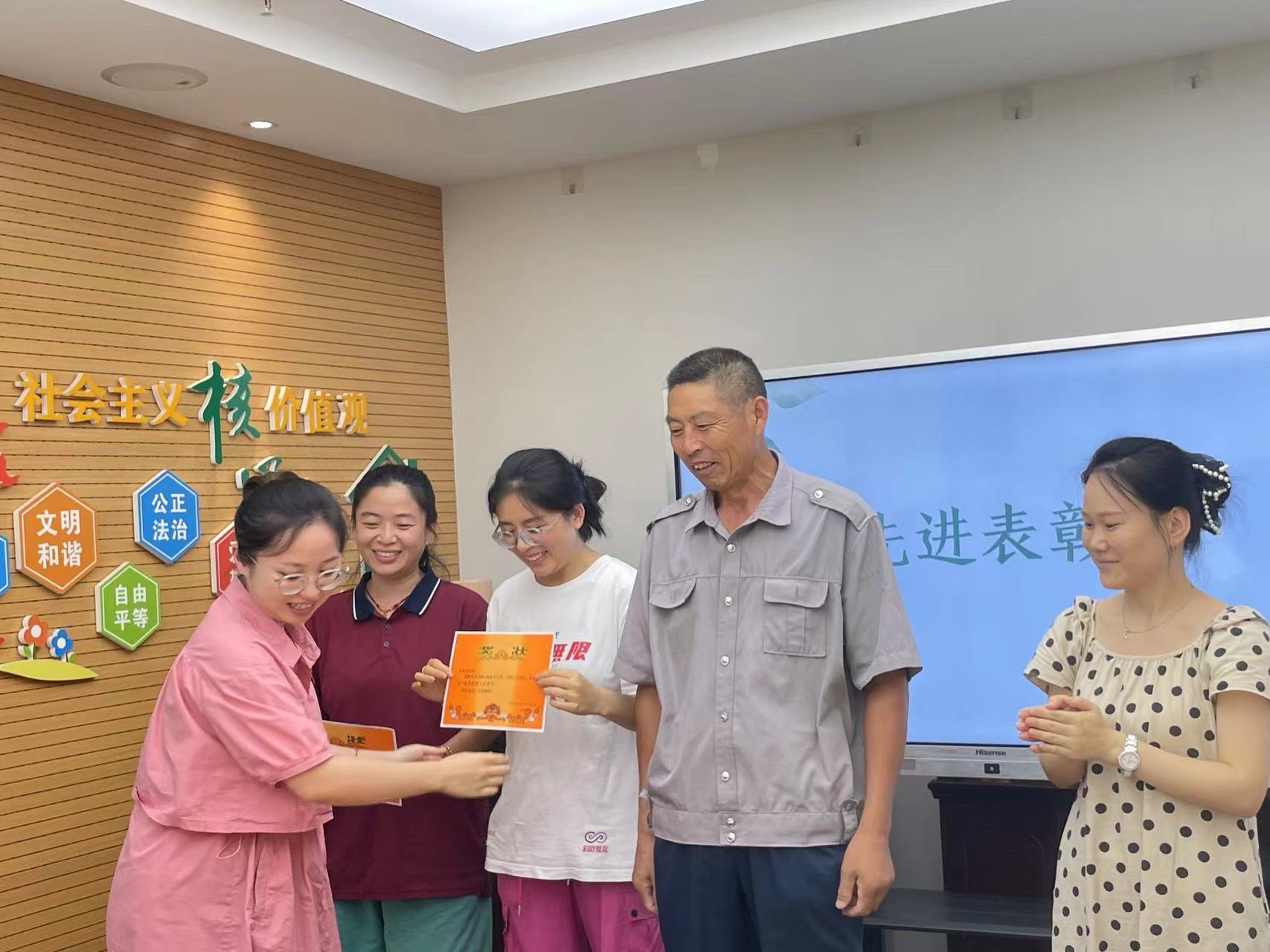 20240910【生活燕幼&middot;园区动态】新城分园：“师者如光，一路芳华”——庆祝教师节主题活动(1)_html_m173d7fd9.jpg