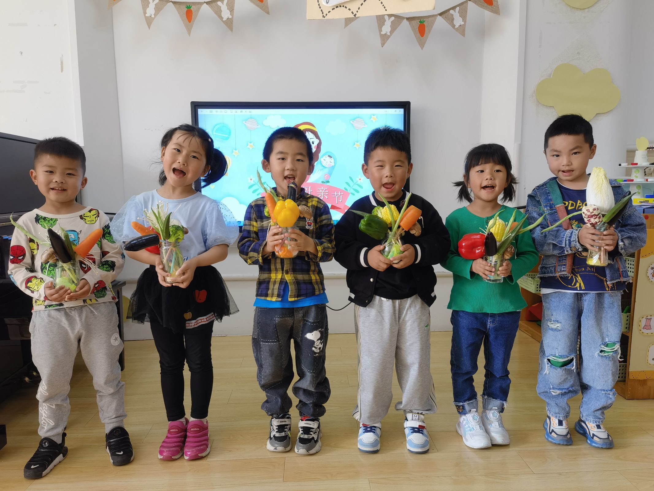 20230514【生活燕幼&middot;园区动态】下庙分园：花漾时光，爱意绽放——母亲节活动_html_4f23bdde.jpg