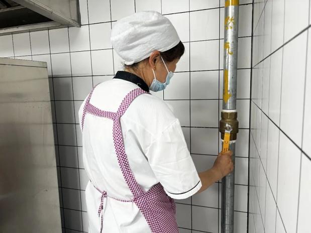 20230512【生活燕幼·安全第一】燕鸣苑分园：防震减灾 安全“童”行—--地震避震演练活动_html_37f309e0.jpg