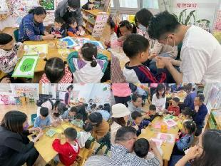 20230512【生活燕幼·园区动态】燕幼中心园：“半日花开 共赴成长”—家长半日开放观摩活动_html_332debad.jpg