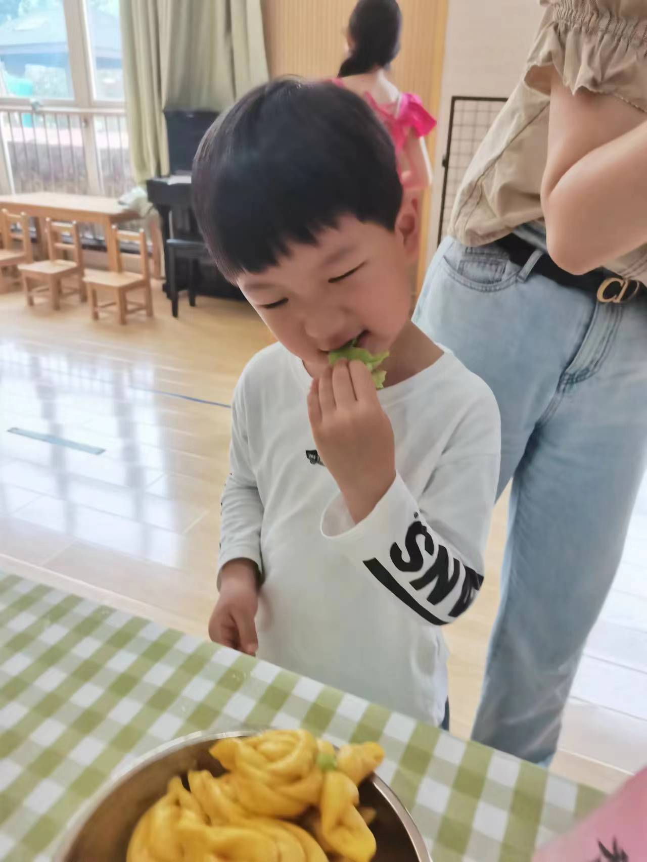 20230518【生活燕幼·安全第一】下庙分园：“亮技能，展风采”——食堂工作人员技能比赛_html_5ff8c537.jpg