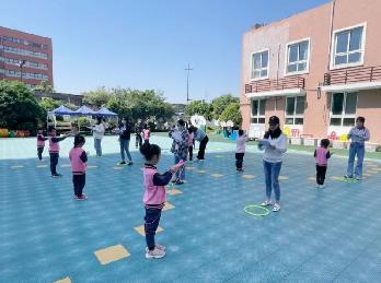 20230509【生活燕幼·园区动态】燕幼中心园：“拥抱春日 悦动成长”—班级早操评比暨体育技能比赛活动_html_42684dd6.jpg