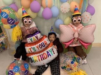 20241224【生活燕幼·园区动态】美好初冬 生日“童”聚——十二月“小桃子”集体生日会_html_m6afcd899.jpg