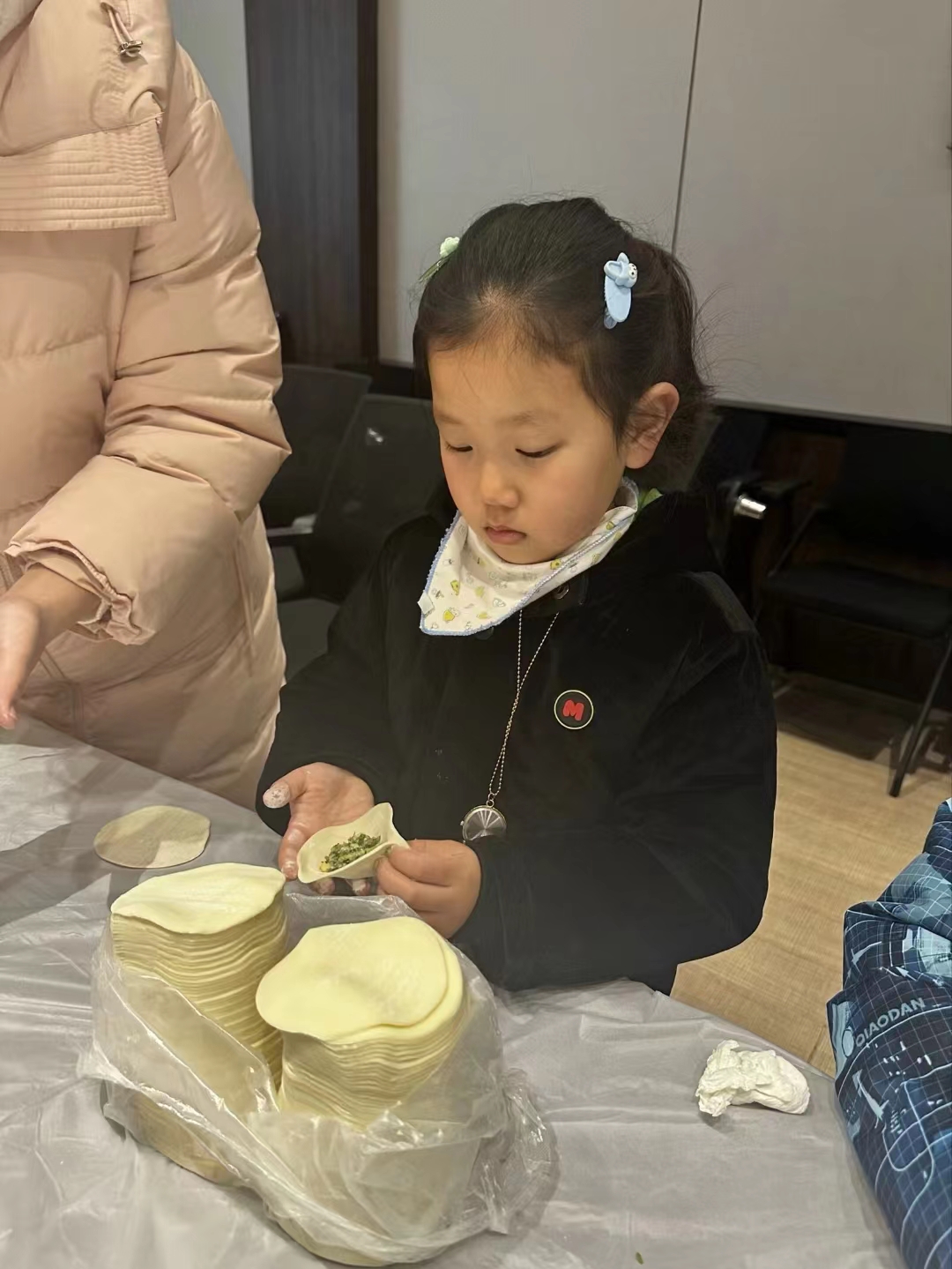 20240219【生活燕幼·园区动态】新城分园：“新年齐动手，劳动乐无穷”——寒假日常生活劳动实践活动_html_aa84c1e.jpg