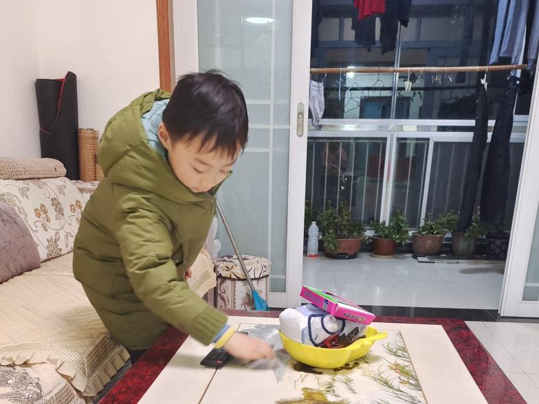 20240219【生活燕幼·园区动态】新城分园：“新年齐动手，劳动乐无穷”——寒假日常生活劳动实践活动_html_3f45b2f2.png