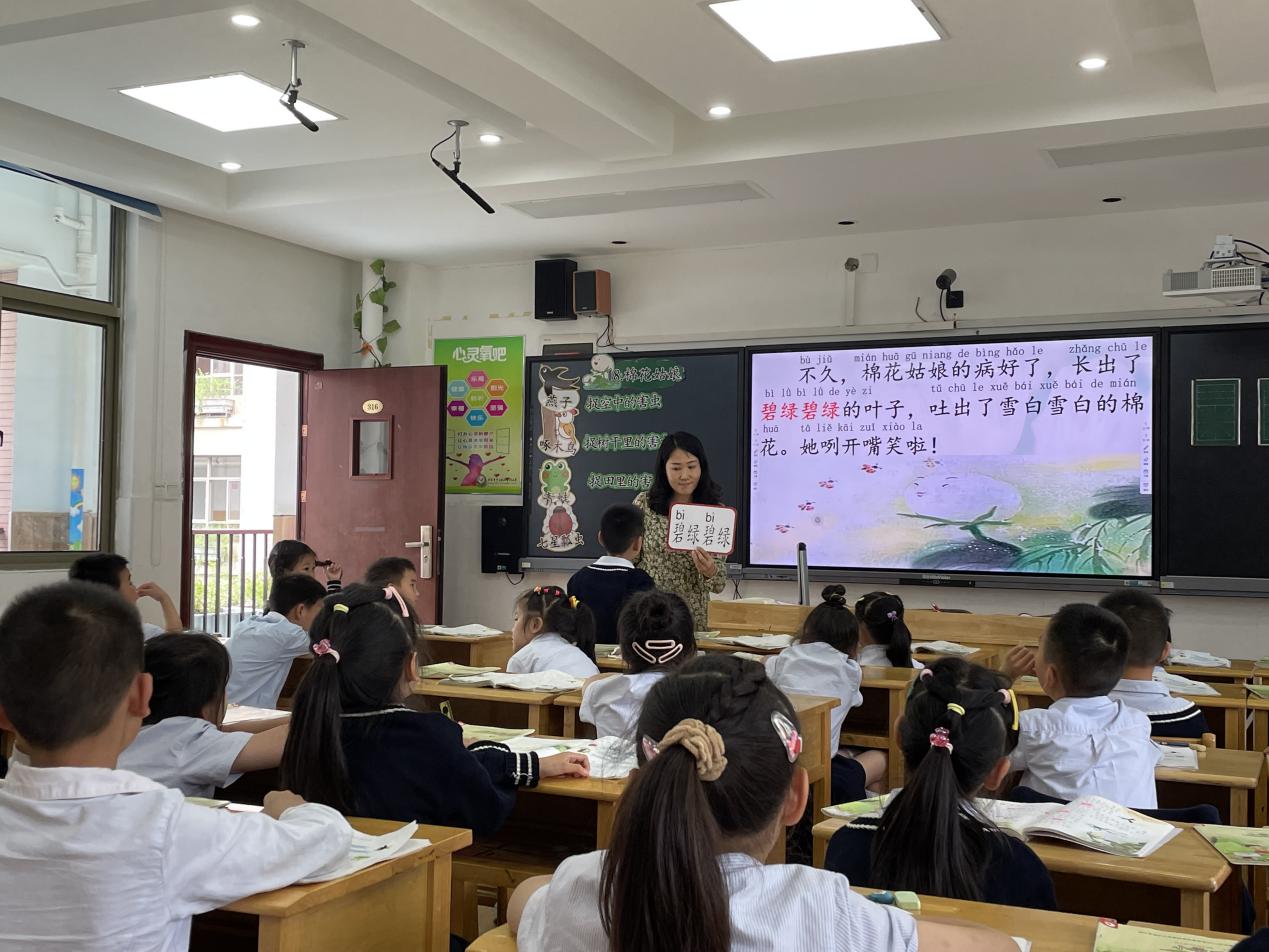 童言童语读童话，绘声绘色润心灵(1)_html_m8a51b2a.jpg