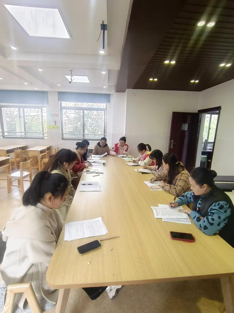 2024.11.21【养正颐小·教学】教思相融，研行并进——记中电颐和家园小学数学组第六次校本教研活动_html_4076fab0.jpg