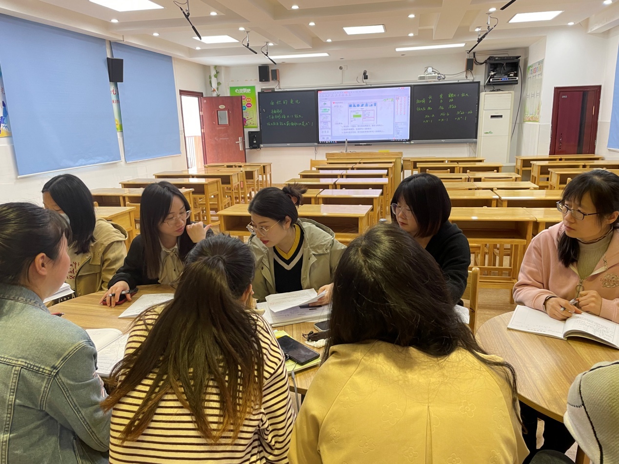 4.13数学课例研讨新闻稿_html_m40056ff1.jpg