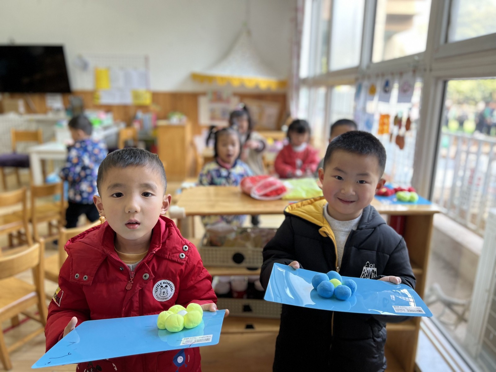 （乐动马幼）小小礼物，浓浓爱意——记马群幼儿园“三八”妇女节活动