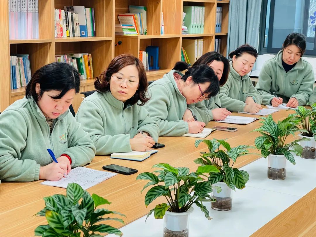 临时_html_6215e0a2.jpg