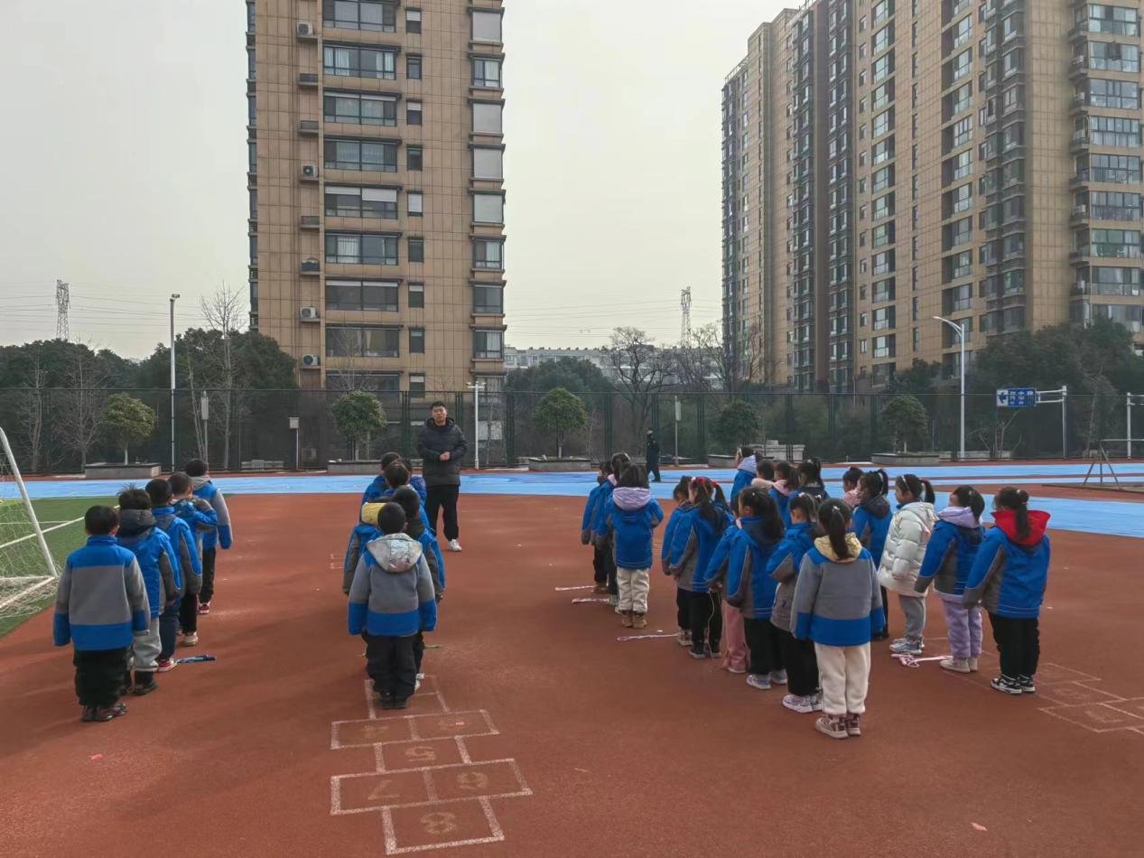 行政推门听课报道(1)_html_340116a8.jpg