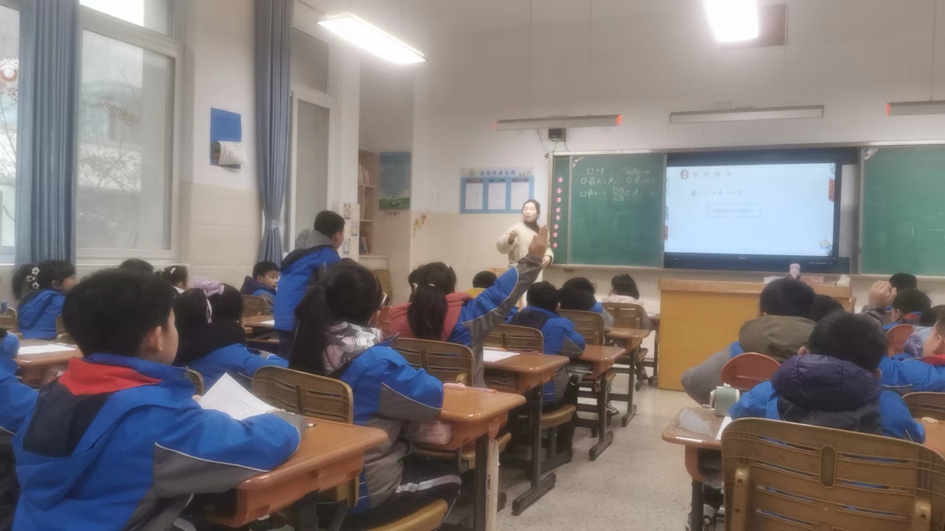 行政推门听课报道(1)_html_m2022969e.jpg