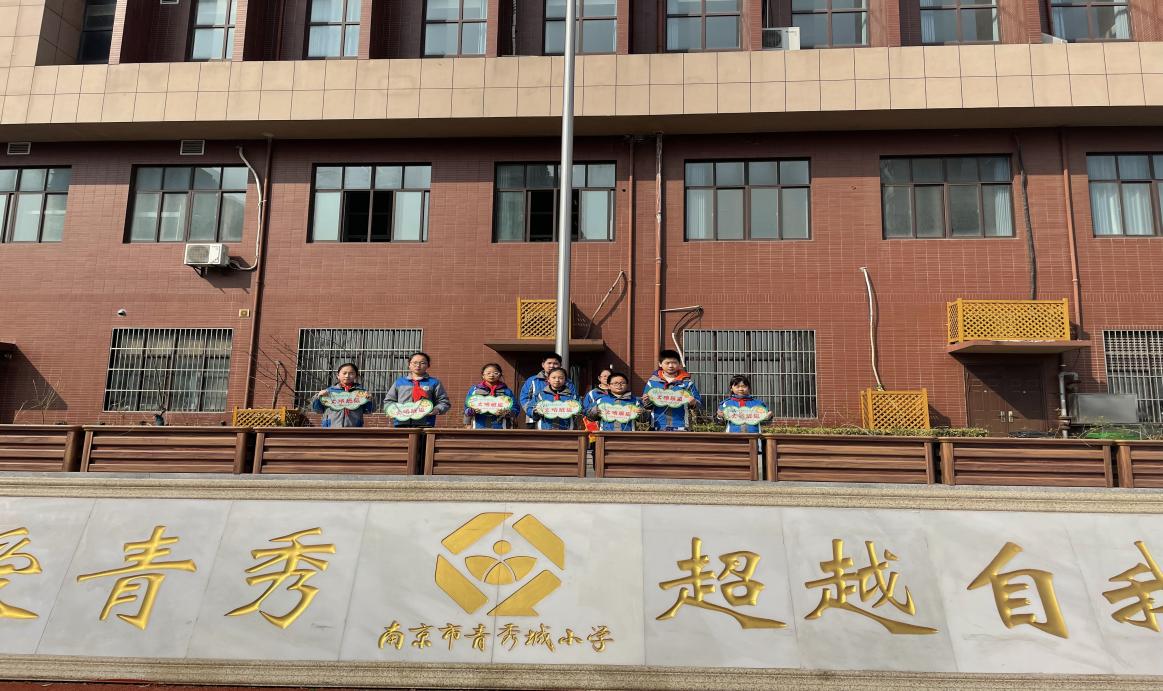 2022.2.28六2升稿旗仪式新闻_html_67f7dc8c.jpg