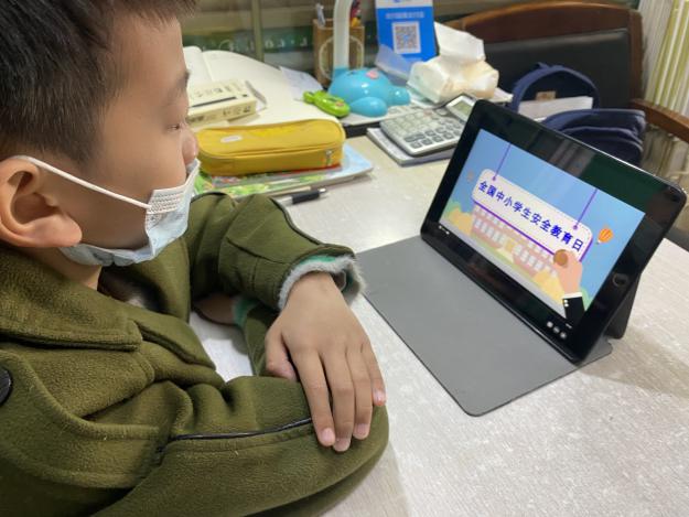 安全教育日新闻稿_html_m13b38f53.jpg