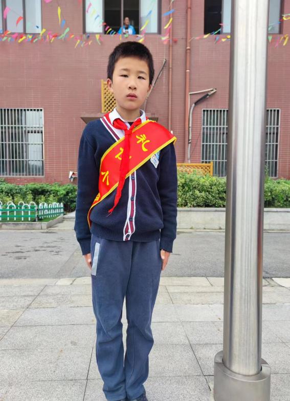 2024.4.29-王涵奕-二3劳动节升旗仪式_html_6aef53f7.jpg