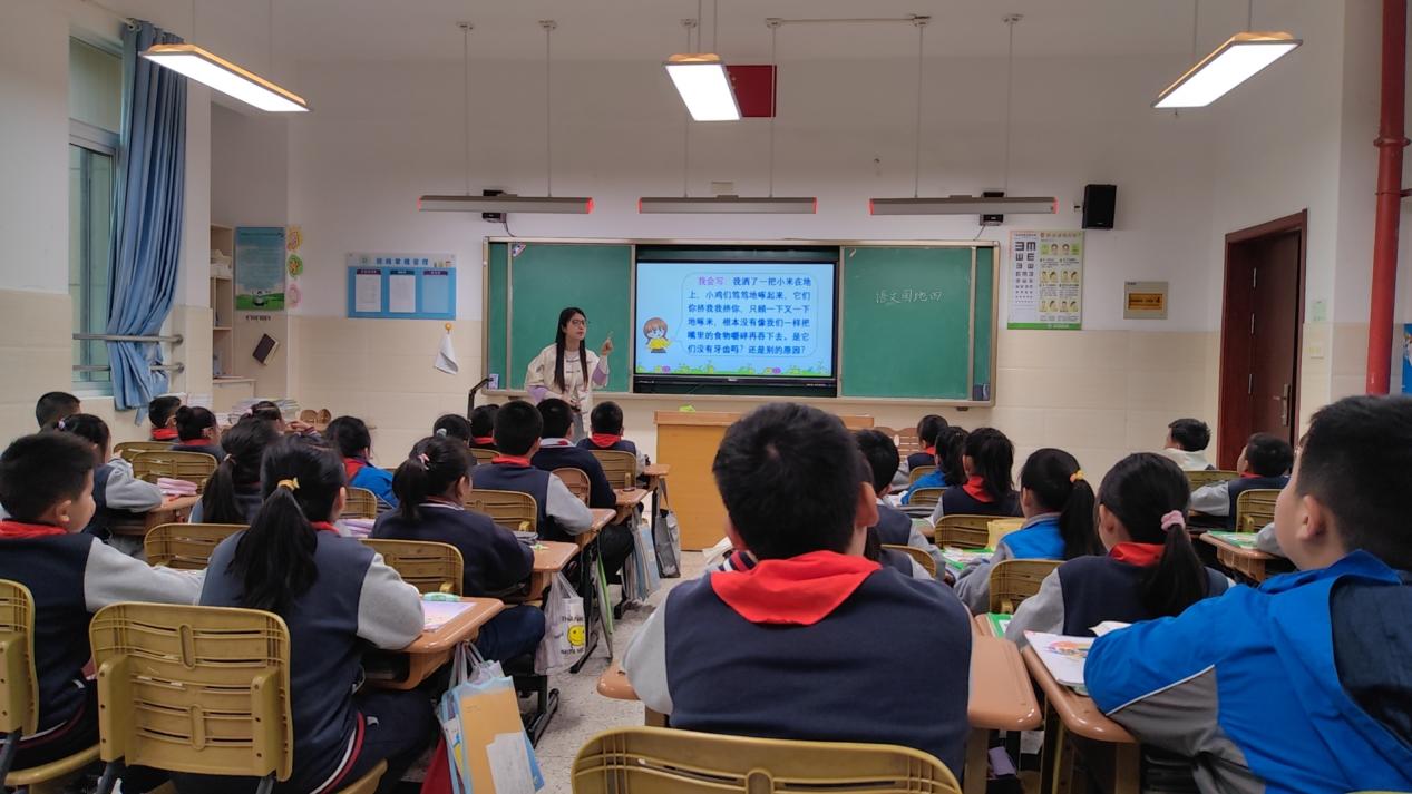【大爱青秀】视导促常规 师生共成长  ——三年级校内视导侧记