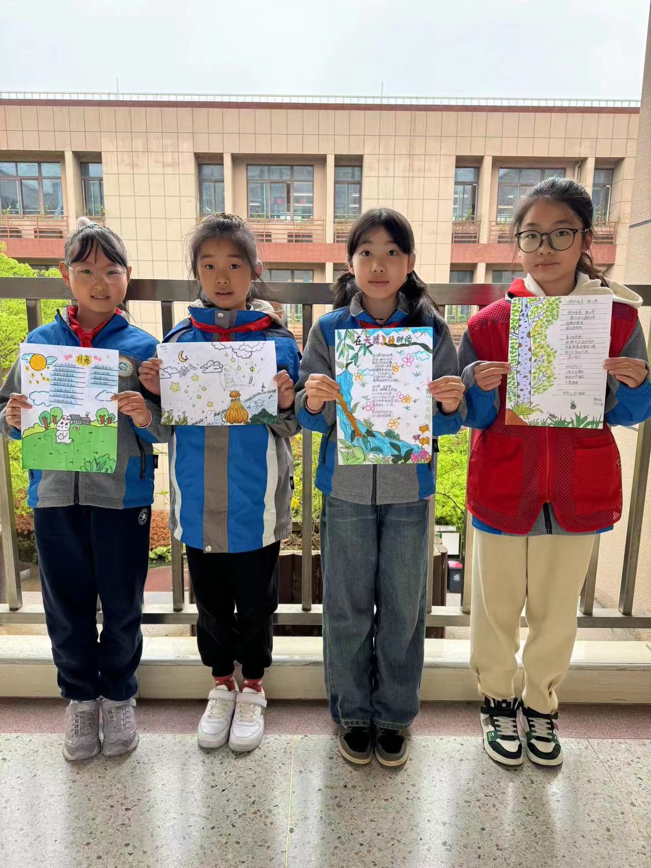 【大爱青秀·读书节】轻叩诗歌大门 用美眼看世界——青秀城小学读书节系列活动(四)_html_39a04b42.jpg