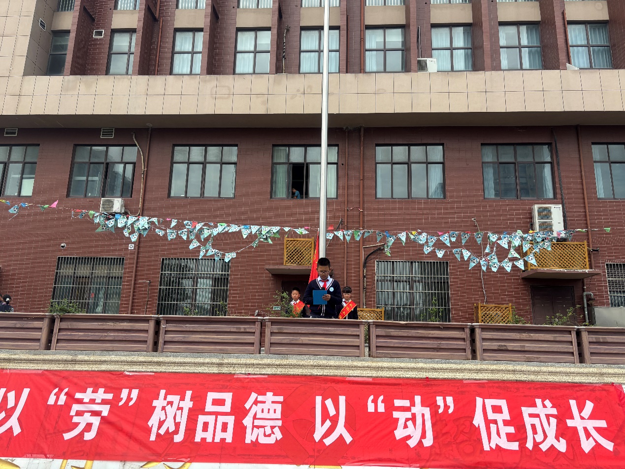 四4升旗_html_m39bd06b9.jpg