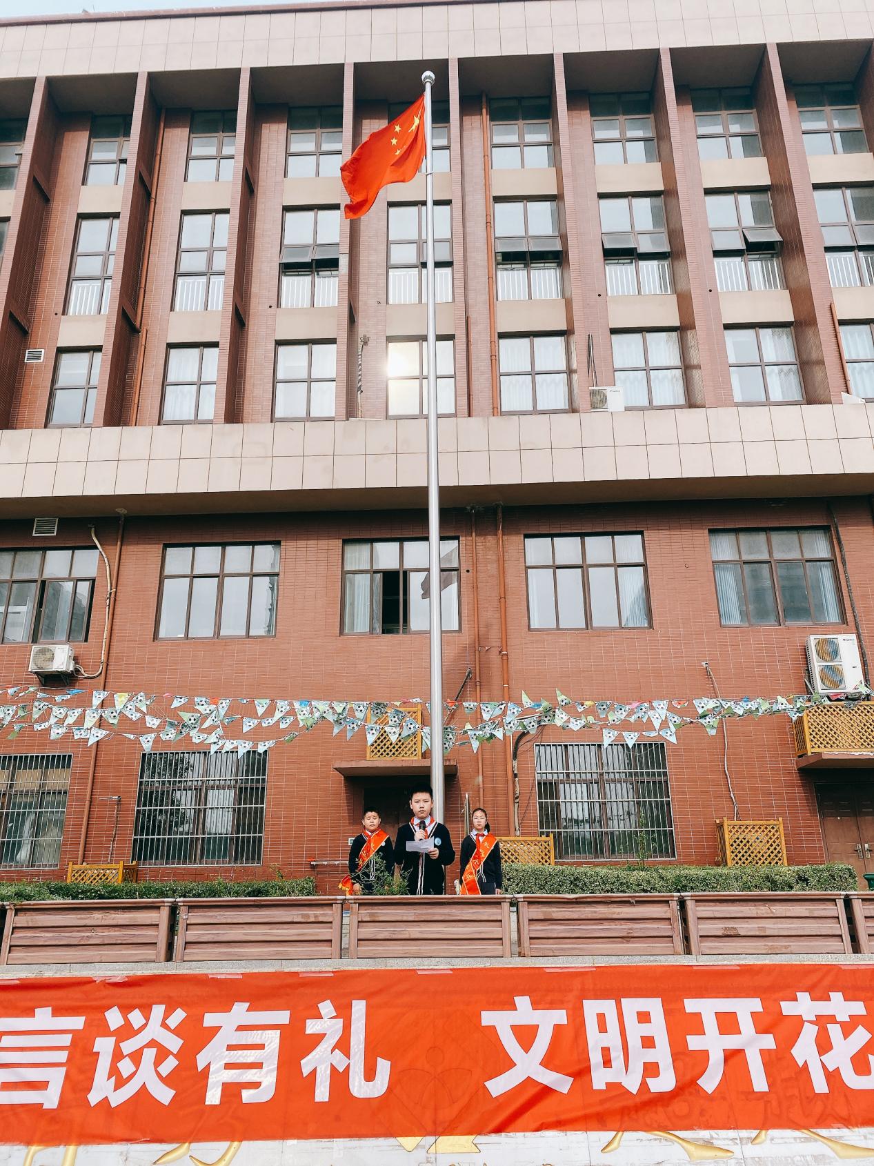 四3升旗新闻稿_html_m21f80863.jpg